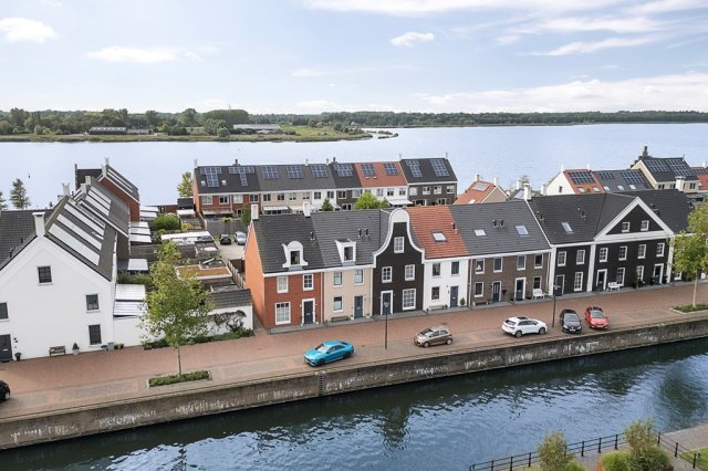 iQ Makelaars Blauwestad, Handelskade