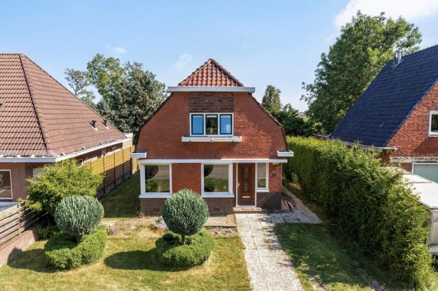 iQ Makelaars Nieuw Beerta, Hoofdweg